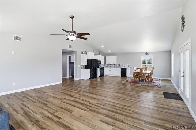 9560 N Parkwood Avenue, Dunnellon, FL 34433