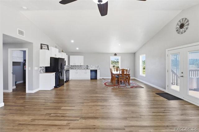 9560 N Parkwood Avenue, Dunnellon, FL 34433