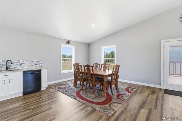 9560 N Parkwood Avenue, Dunnellon, FL 34433
