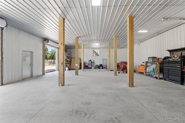 9560 N Parkwood Avenue, Dunnellon, FL 34433