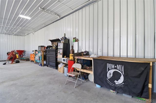 9560 N Parkwood Avenue, Dunnellon, FL 34433