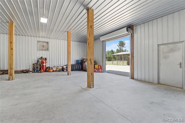 9560 N Parkwood Avenue, Dunnellon, FL 34433