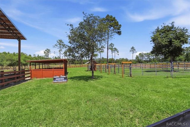 9560 N Parkwood Avenue, Dunnellon, FL 34433