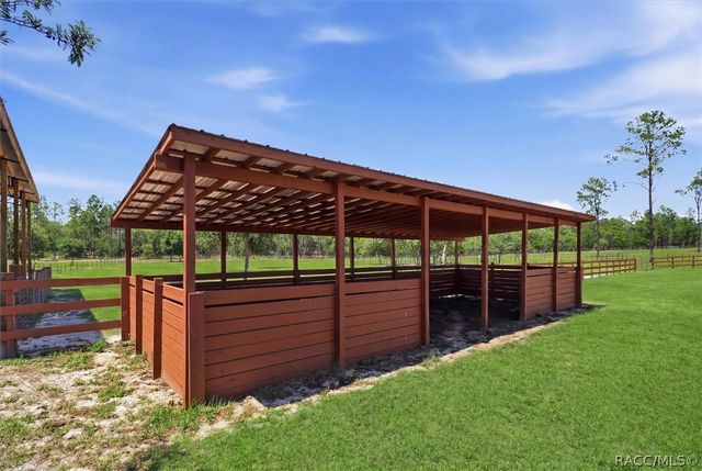 9560 N Parkwood Avenue, Dunnellon, FL 34433