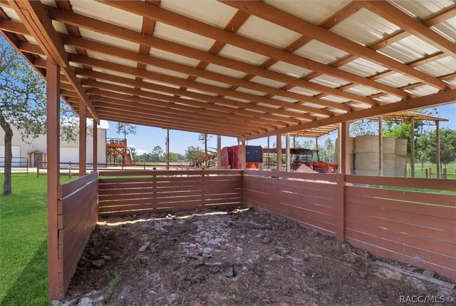 9560 N Parkwood Avenue, Dunnellon, FL 34433