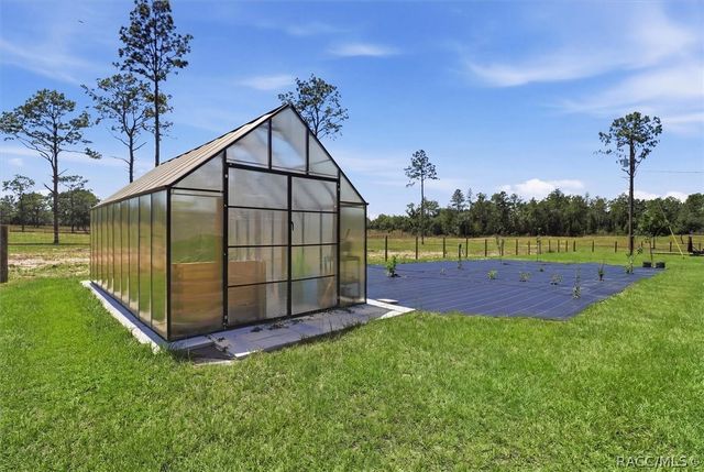 9560 N Parkwood Avenue, Dunnellon, FL 34433