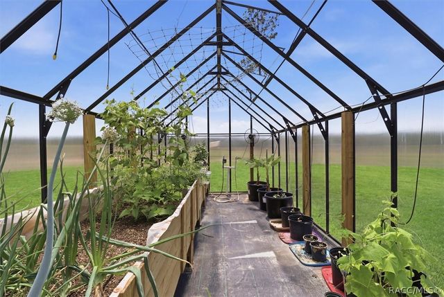 9560 N Parkwood Avenue, Dunnellon, FL 34433
