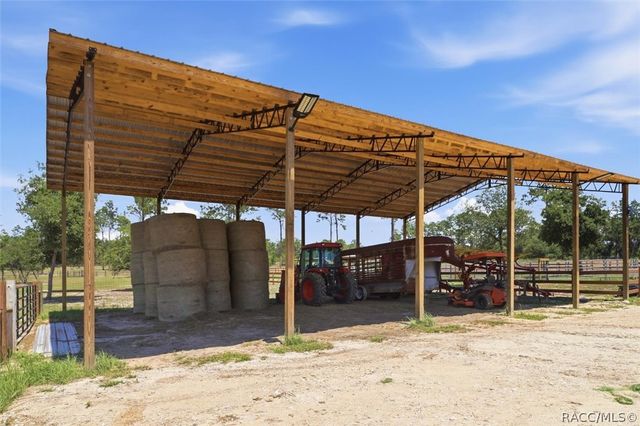 9560 N Parkwood Avenue, Dunnellon, FL 34433