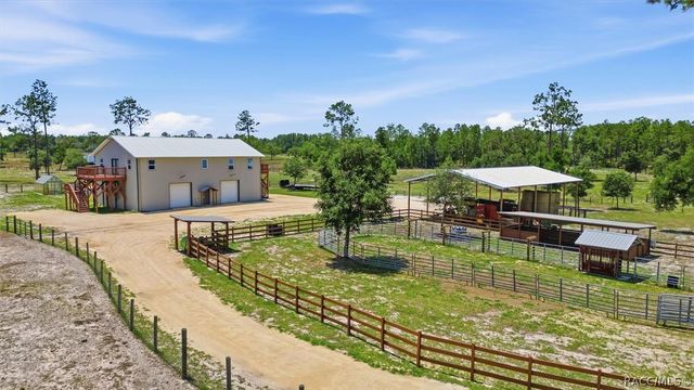 9560 N Parkwood Avenue, Dunnellon, FL 34433