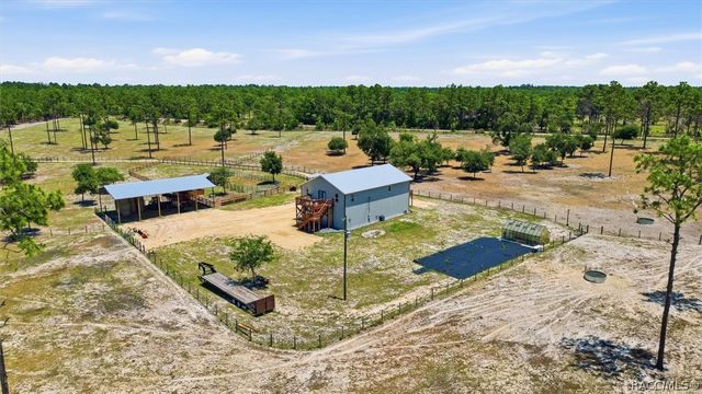 9560 N Parkwood Avenue, Dunnellon, FL 34433