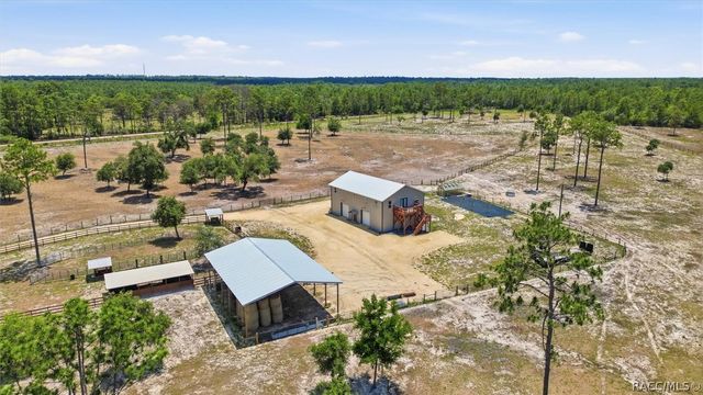 9560 N Parkwood Avenue, Dunnellon, FL 34433