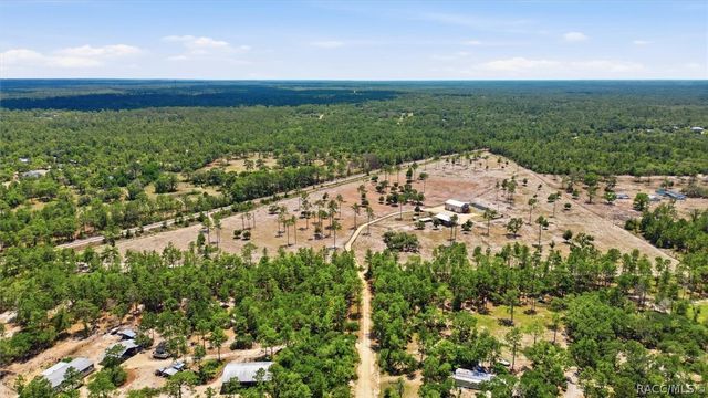 9560 N Parkwood Avenue, Dunnellon, FL 34433