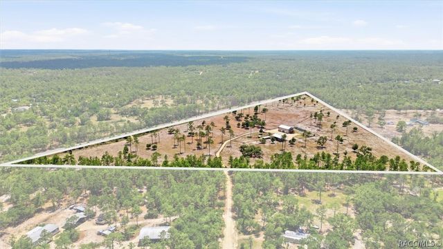 9560 N Parkwood Avenue, Dunnellon, FL 34433