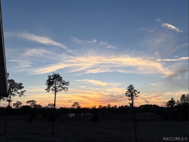 9560 N Parkwood Avenue, Dunnellon, FL 34433