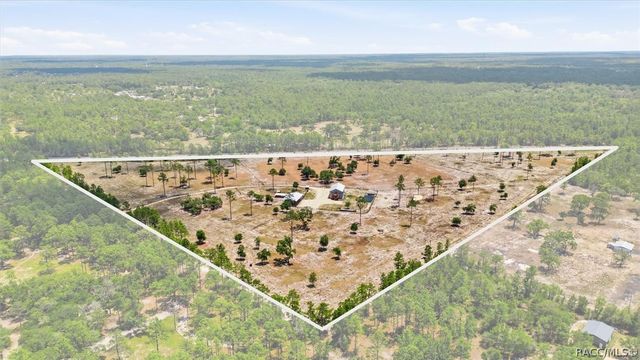 9560 N Parkwood Avenue, Dunnellon, FL 34433