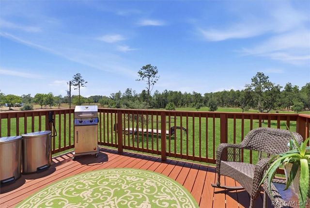 9560 N Parkwood Avenue, Dunnellon, FL 34433