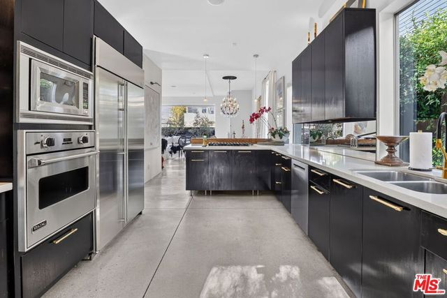 2425 Clement Avenue, Los Angeles, CA 90291
