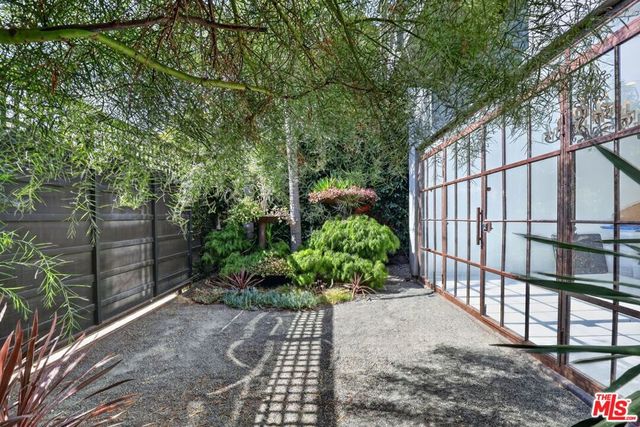 2425 Clement Avenue, Los Angeles, CA 90291
