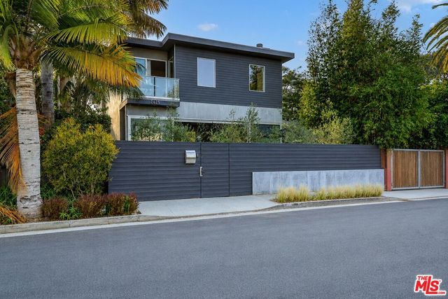 2425 Clement Avenue, Los Angeles, CA 90291