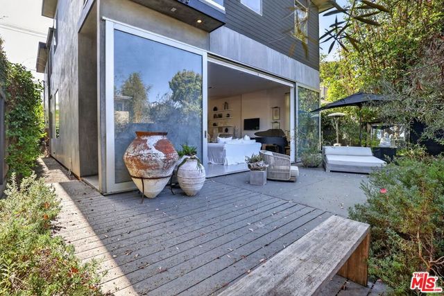 2425 Clement Avenue, Los Angeles, CA 90291