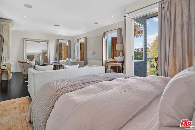 2425 Clement Avenue, Los Angeles, CA 90291