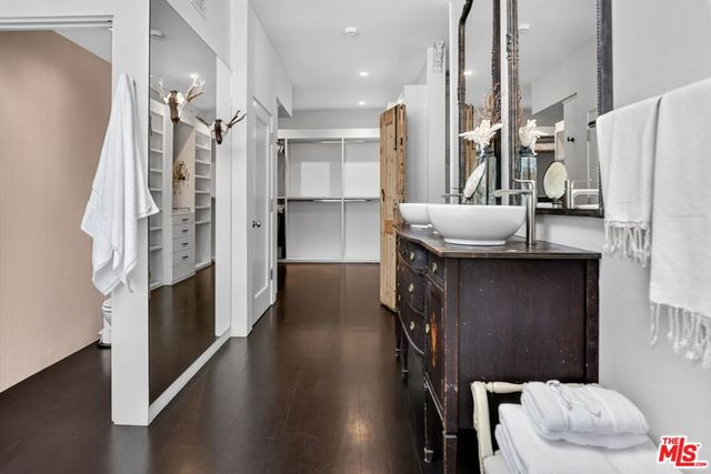 2425 Clement Avenue, Los Angeles, CA 90291