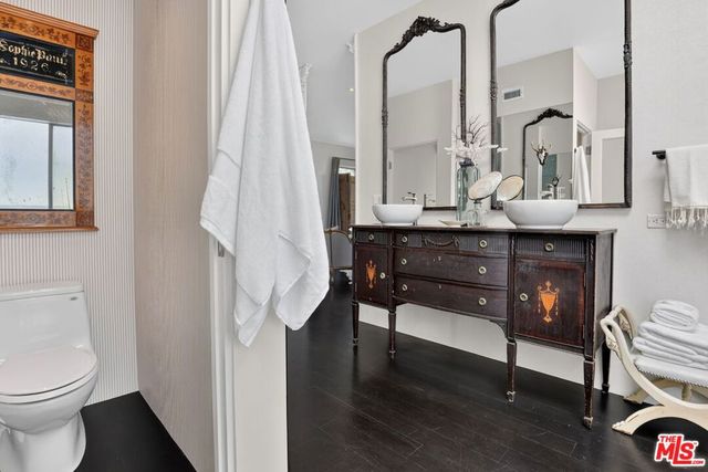 2425 Clement Avenue, Los Angeles, CA 90291