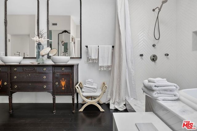 2425 Clement Avenue, Los Angeles, CA 90291