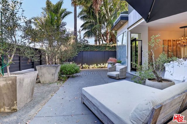 2425 Clement Avenue, Los Angeles, CA 90291