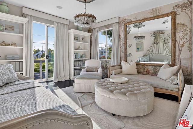2425 Clement Avenue, Los Angeles, CA 90291