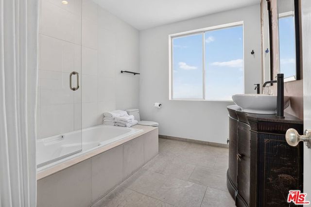2425 Clement Avenue, Los Angeles, CA 90291