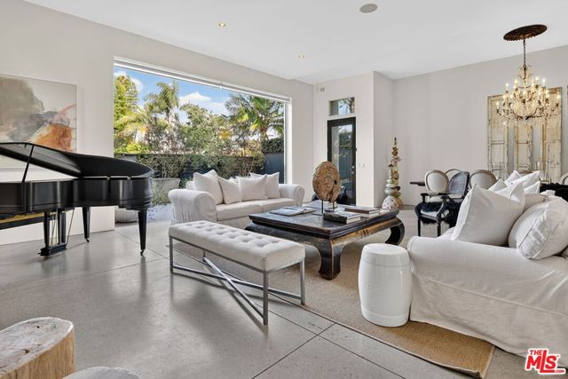 2425 Clement Avenue, Los Angeles, CA 90291