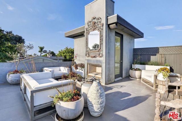 2425 Clement Avenue, Los Angeles, CA 90291