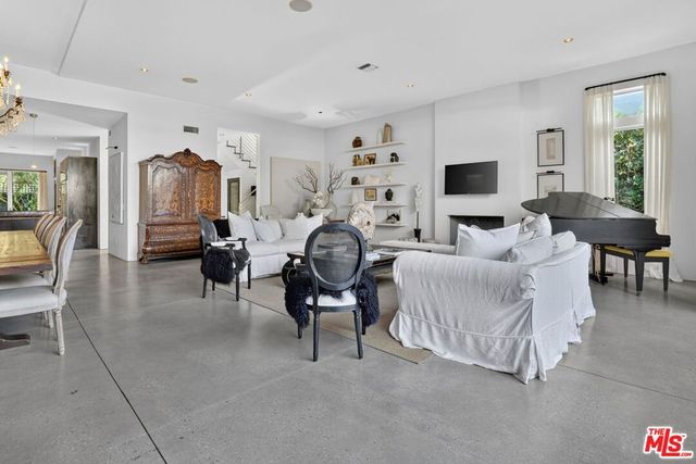 2425 Clement Avenue, Los Angeles, CA 90291