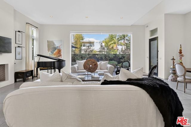 2425 Clement Avenue, Los Angeles, CA 90291