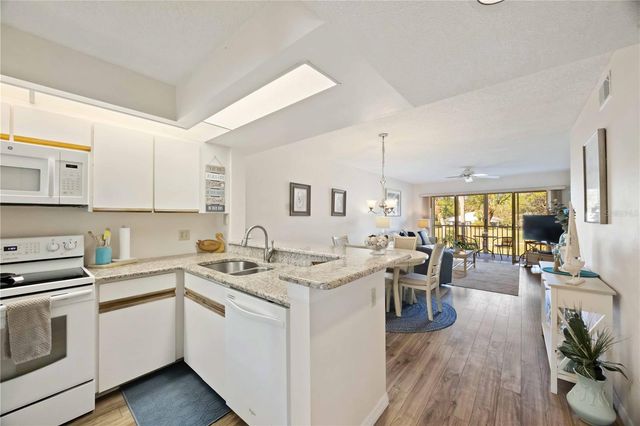 433 CERROMAR LANE 440, Venice, FL 34293