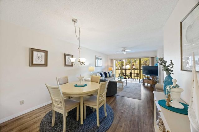 433 CERROMAR LANE 440, Venice, FL 34293