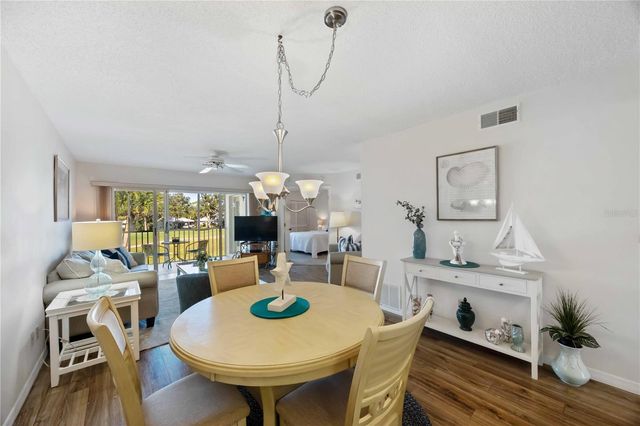 433 CERROMAR LANE 440, Venice, FL 34293