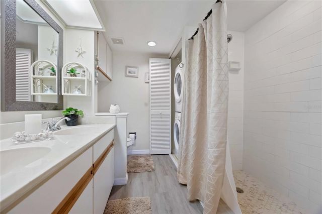 433 CERROMAR LANE 440, Venice, FL 34293