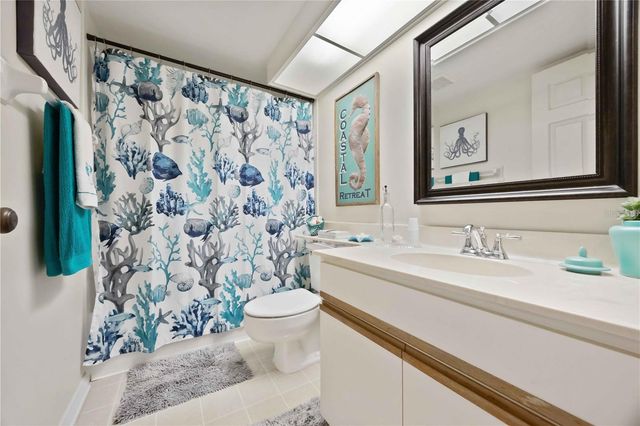 433 CERROMAR LANE 440, Venice, FL 34293