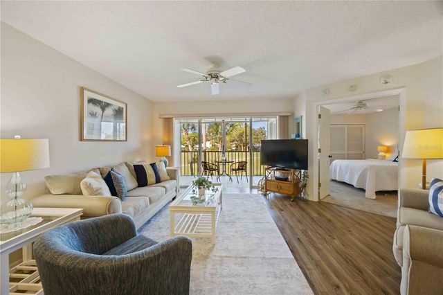 433 CERROMAR LANE 440, Venice, FL 34293