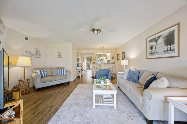 433 CERROMAR LANE 440, Venice, FL 34293