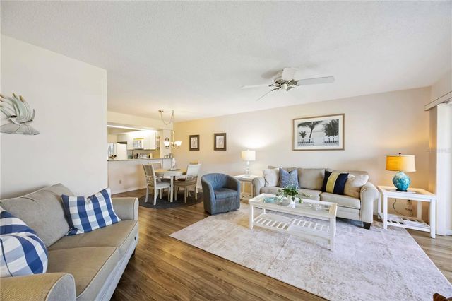 433 CERROMAR LANE 440, Venice, FL 34293