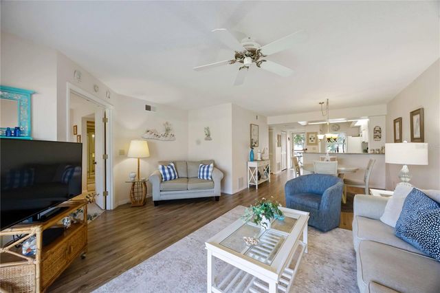 433 CERROMAR LANE 440, Venice, FL 34293