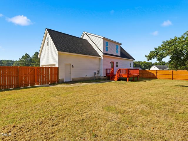 15 Davis Cir Drive, Zebulon, NC 27597