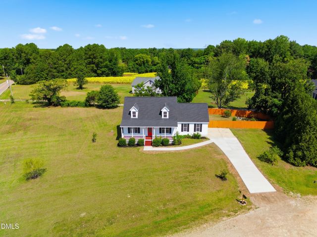 15 Davis Cir Drive, Zebulon, NC 27597