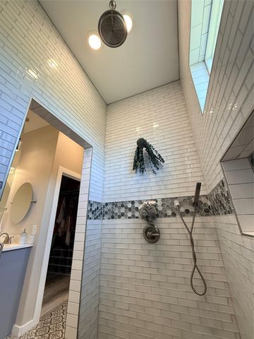 2108 Patriot DR, Lago Vista, TX 78645