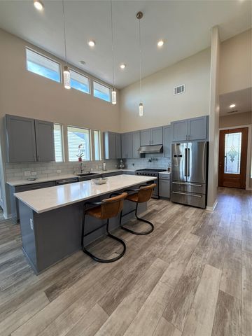 2108 Patriot DR, Lago Vista, TX 78645