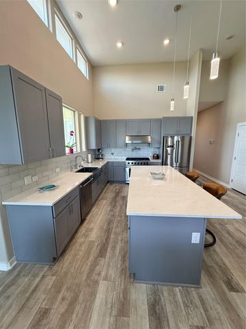 2108 Patriot DR, Lago Vista, TX 78645