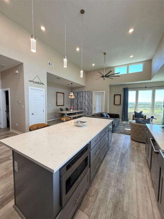 2108 Patriot DR, Lago Vista, TX 78645